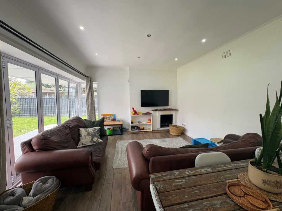 To Let 2 Bedroom Property for Rent in Claremont Upper Western Cape